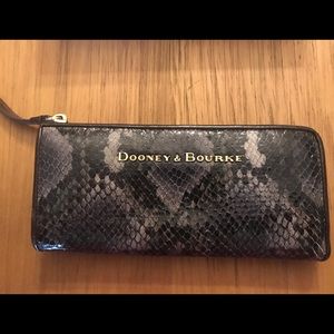 Dooney & Bourke wallet